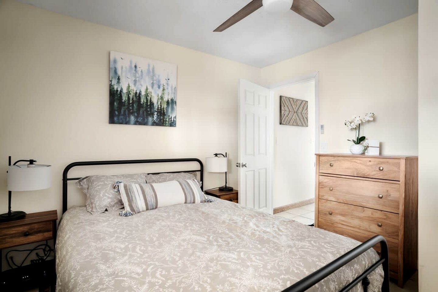 Modern Mountain Cottage with Hot Tub, Fire Pit Nestled in the Woods of Gerrardstown, WV