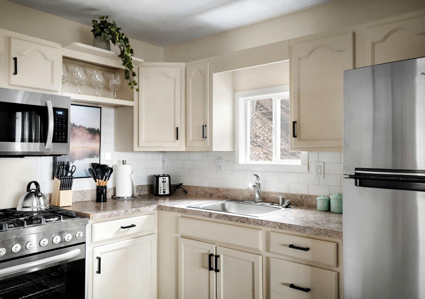 Modern Mountain Cottage with Hot Tub, Fire Pit Nestled in the Woods of Gerrardstown, WV