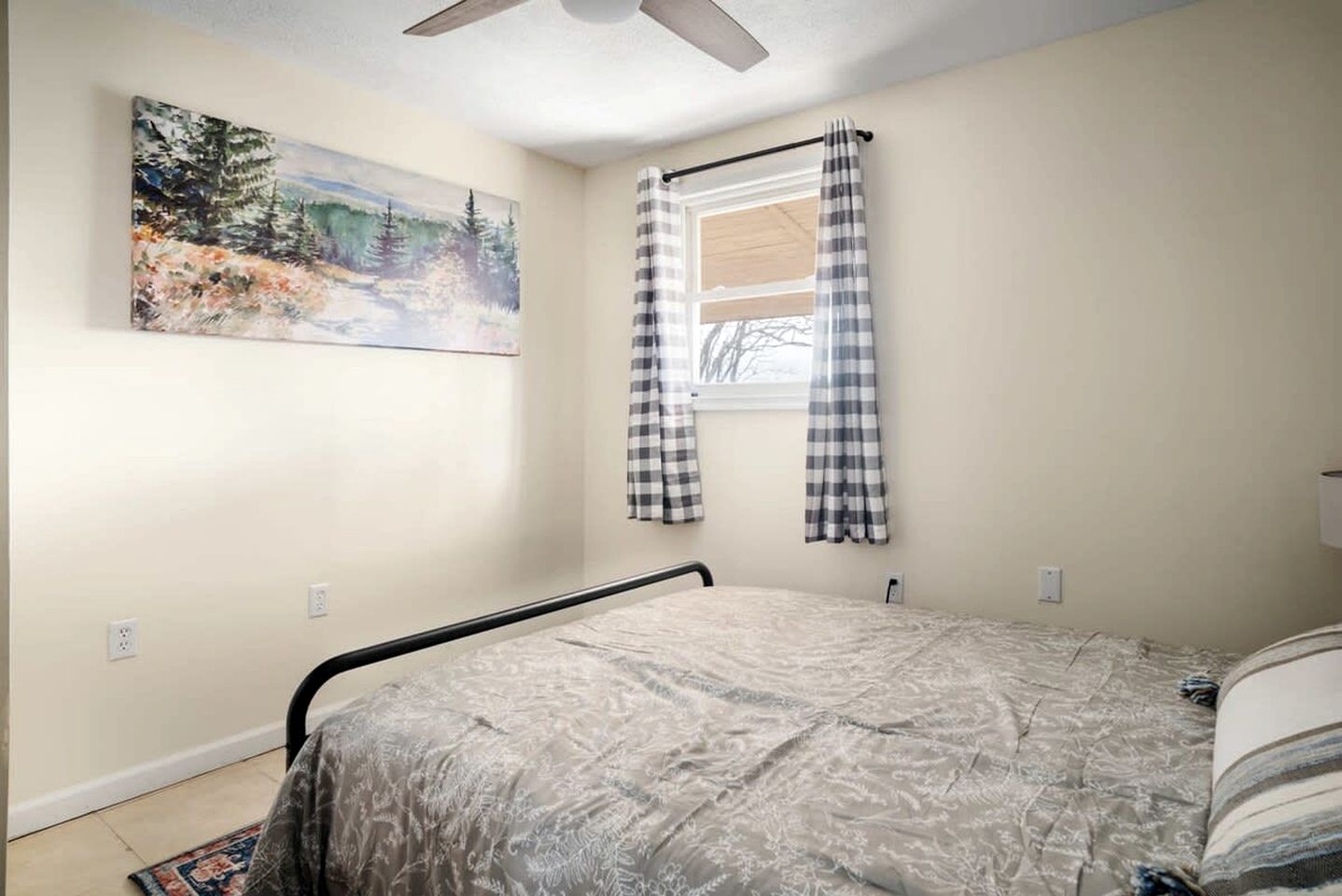 Modern Mountain Cottage with Hot Tub, Fire Pit Nestled in the Woods of Gerrardstown, WV