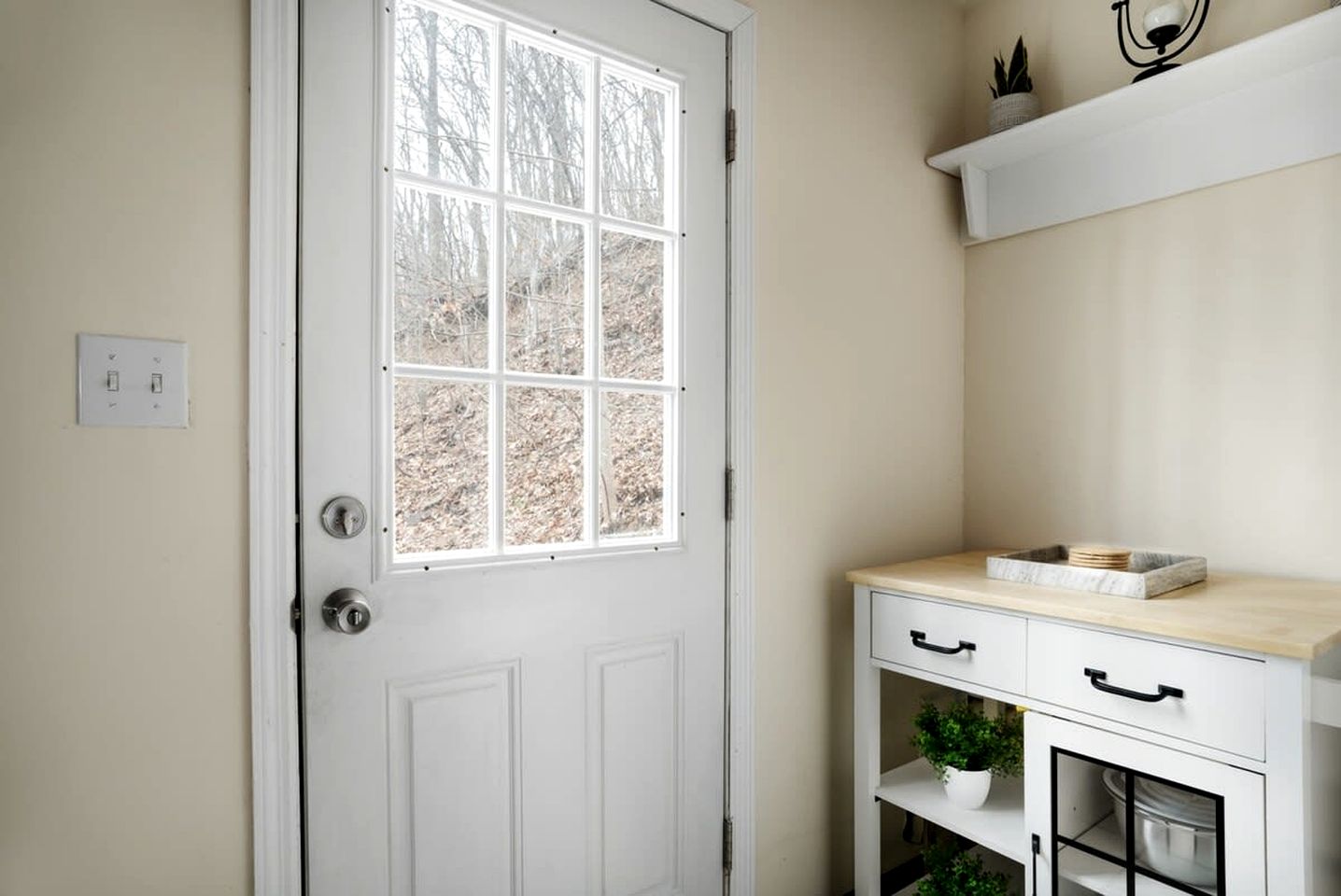 Modern Mountain Cottage with Hot Tub, Fire Pit Nestled in the Woods of Gerrardstown, WV