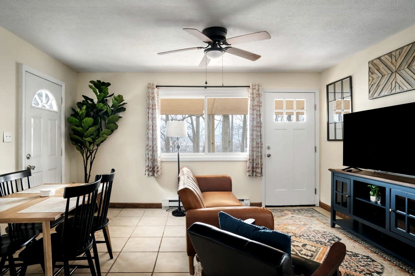 Modern Mountain Cottage with Hot Tub, Fire Pit Nestled in the Woods of Gerrardstown, WV