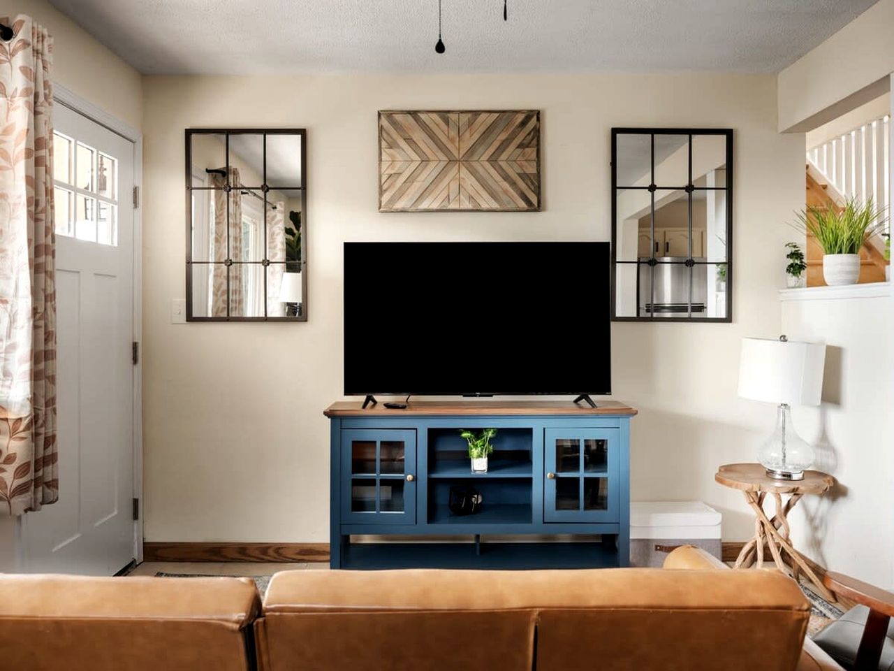 Modern Mountain Cottage with Hot Tub, Fire Pit Nestled in the Woods of Gerrardstown, WV