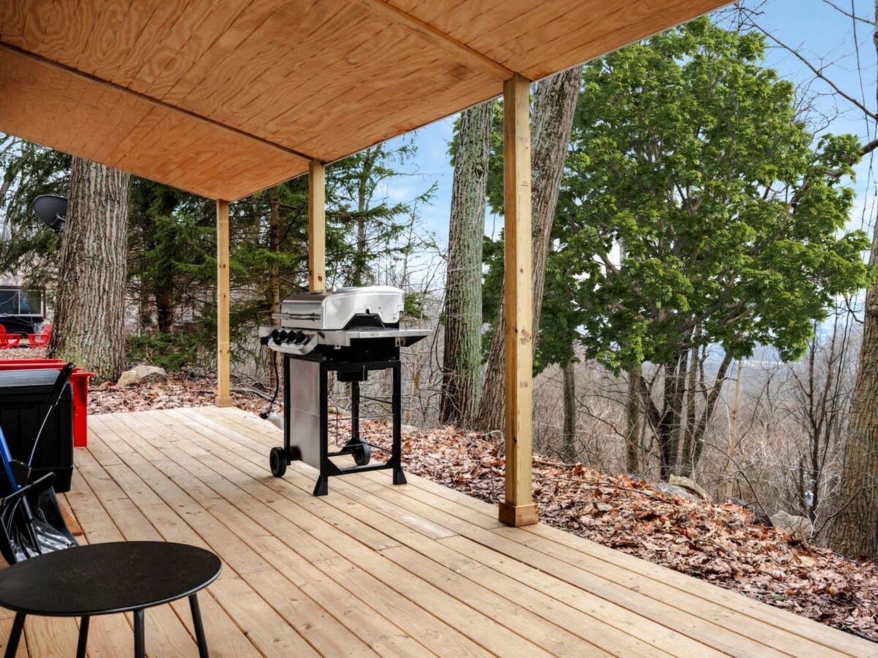 Modern Mountain Cottage with Hot Tub, Fire Pit Nestled in the Woods of Gerrardstown, WV