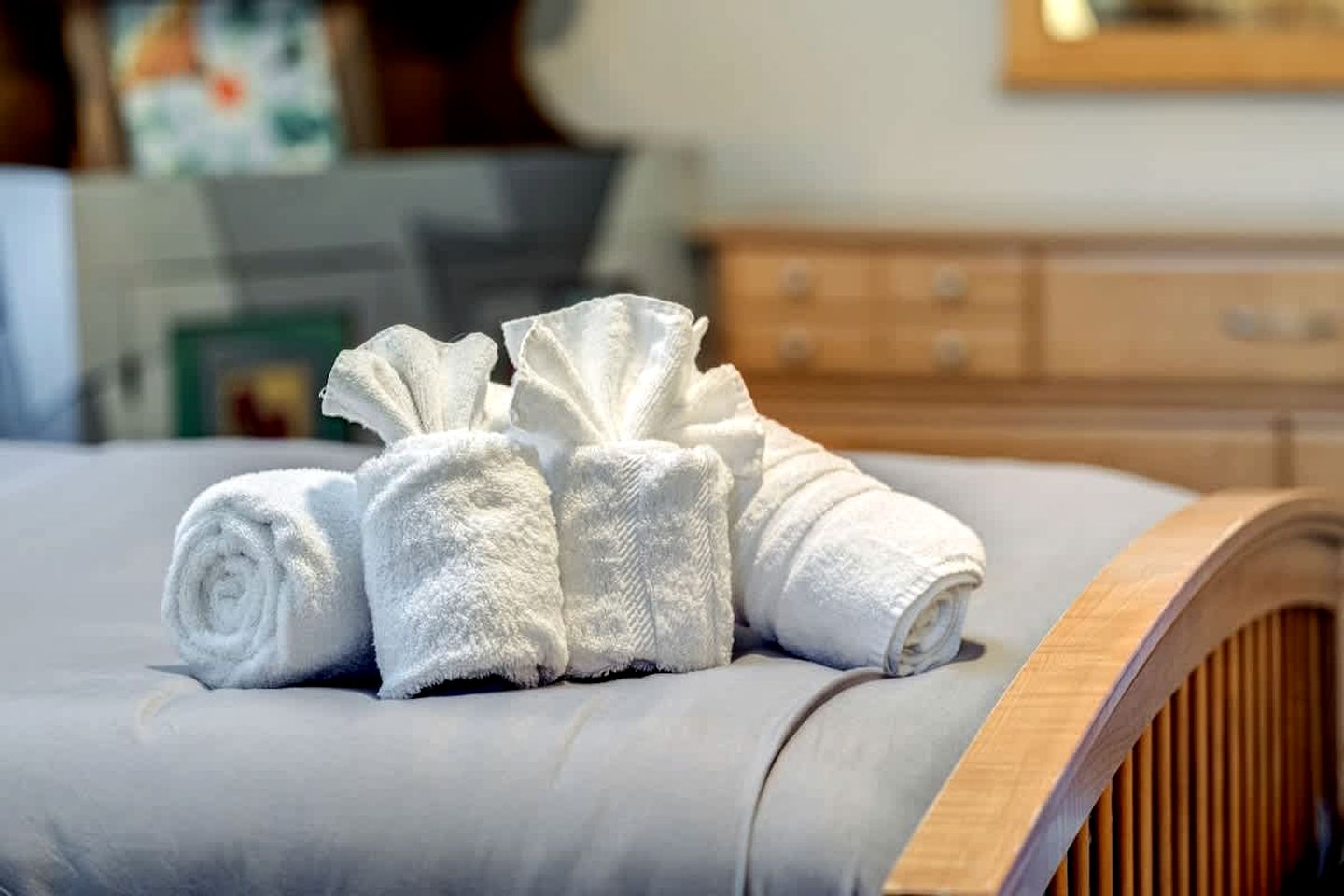 Inviting and Cozy Log Cabin with Hot Tub and Fire Pit near the Historic Downtown Berkeley Springs, West Virginia