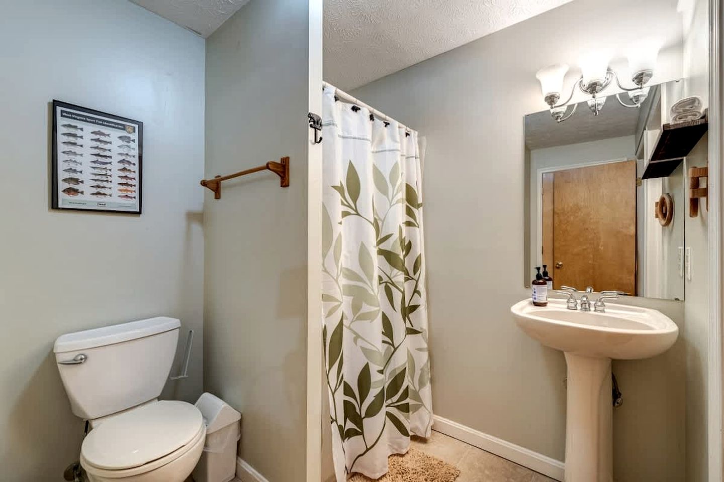 Inviting and Cozy Log Cabin with Hot Tub and Fire Pit near the Historic Downtown Berkeley Springs, West Virginia