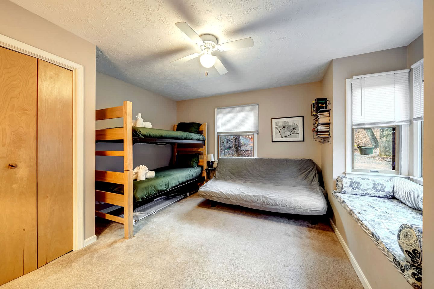 Inviting and Cozy Log Cabin with Hot Tub and Fire Pit near the Historic Downtown Berkeley Springs, West Virginia