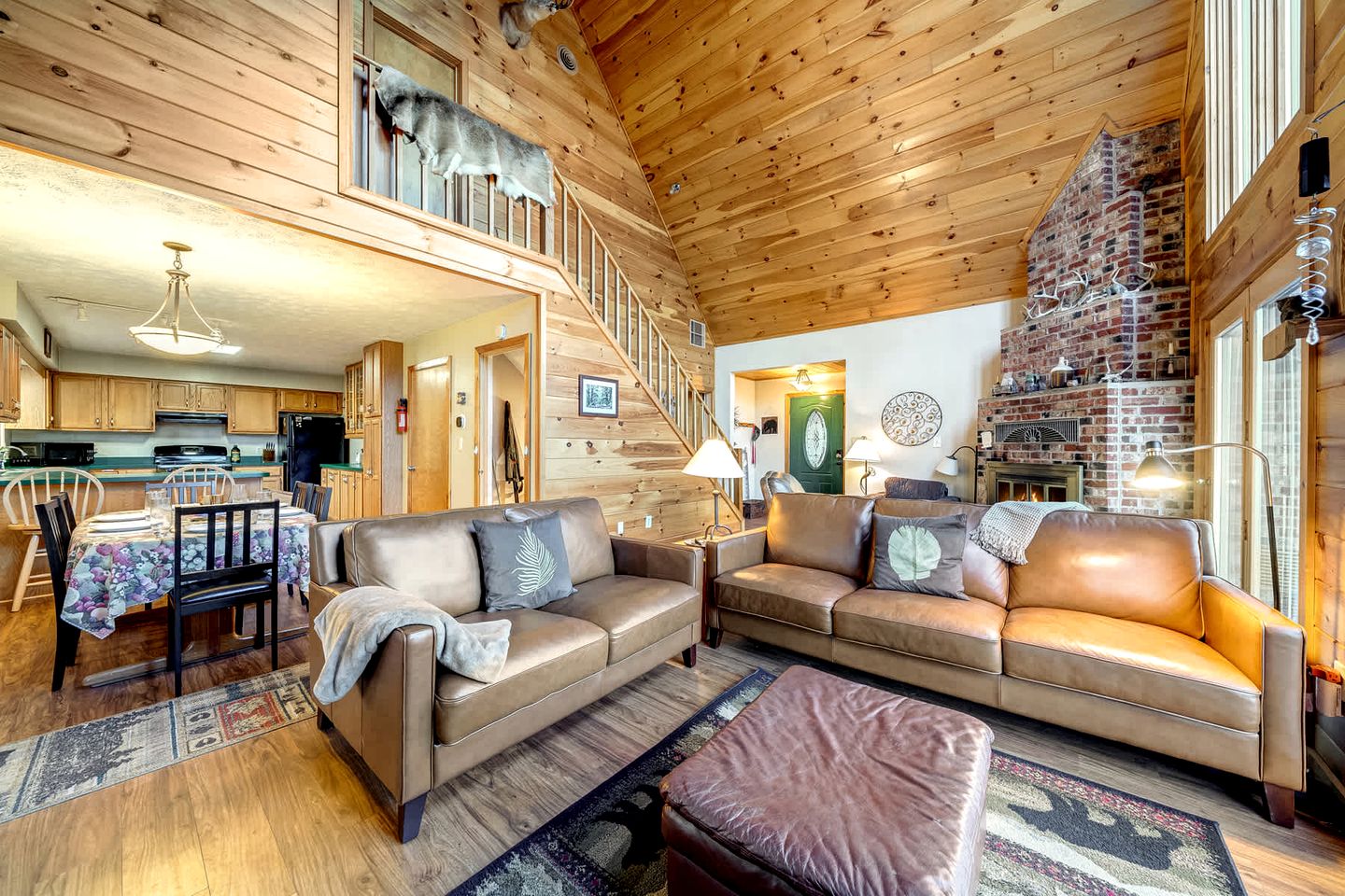 Inviting and Cozy Log Cabin with Hot Tub and Fire Pit near the Historic Downtown Berkeley Springs, West Virginia