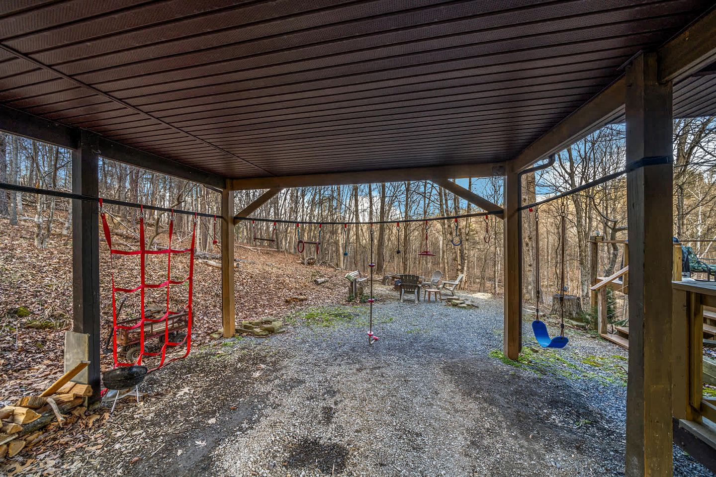 Inviting and Cozy Log Cabin with Hot Tub and Fire Pit near the Historic Downtown Berkeley Springs, West Virginia
