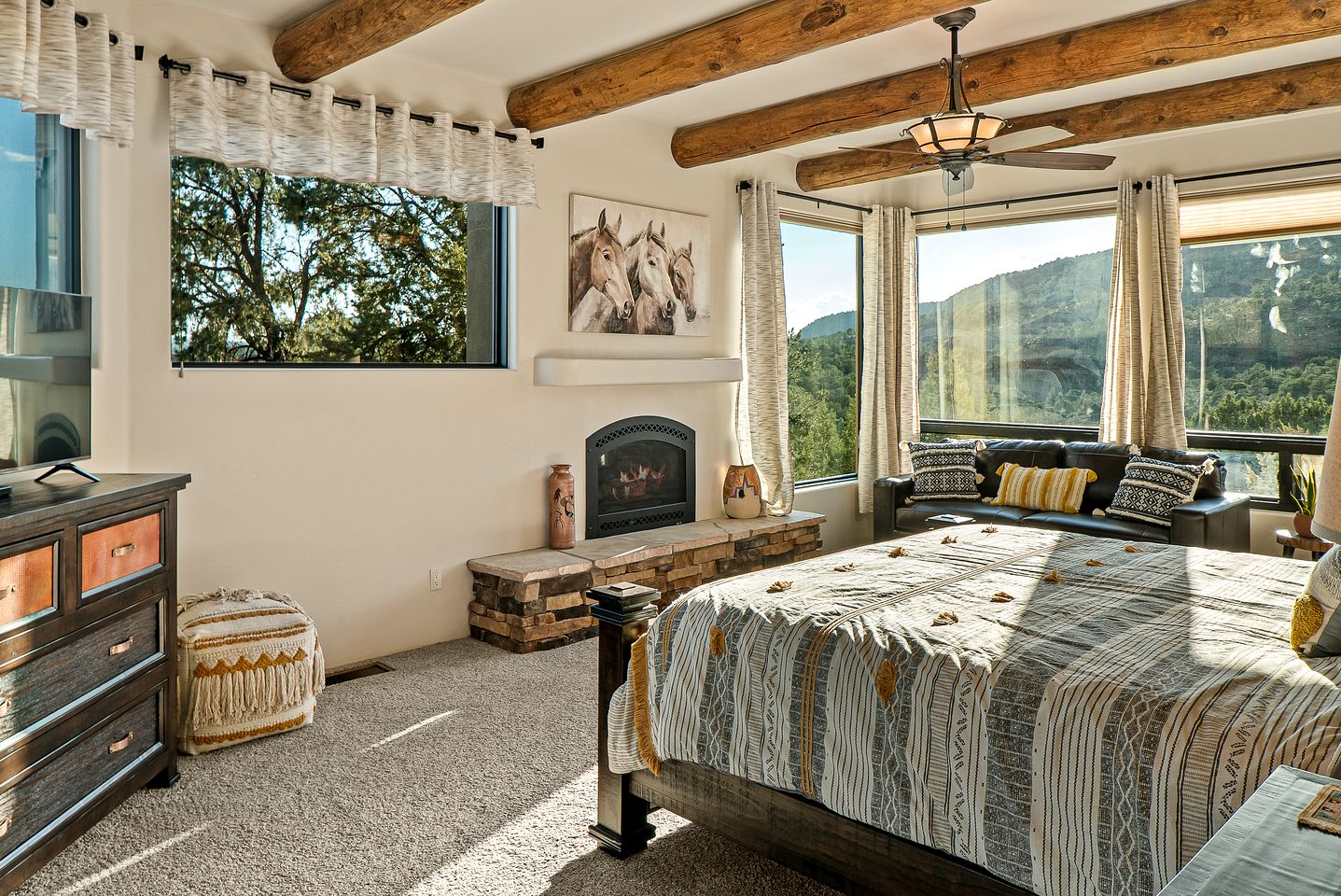 Beautiful Rental with Game Room, Hot-Tub and Views in Arizona
