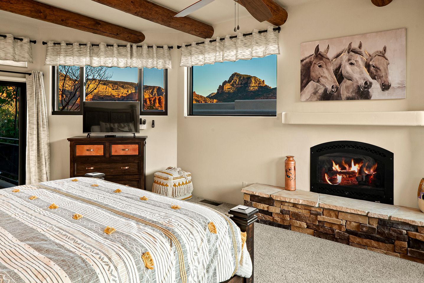 Beautiful Rental with Game Room, Hot-Tub and Views in Arizona