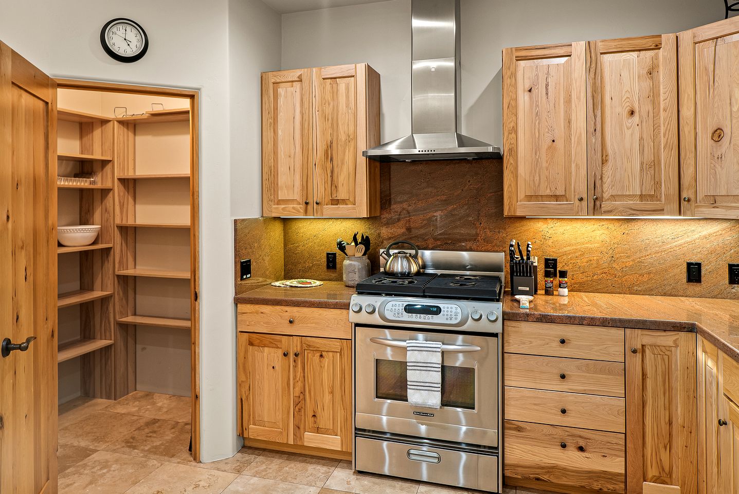 Beautiful Rental with Game Room, Hot-Tub and Views in Arizona
