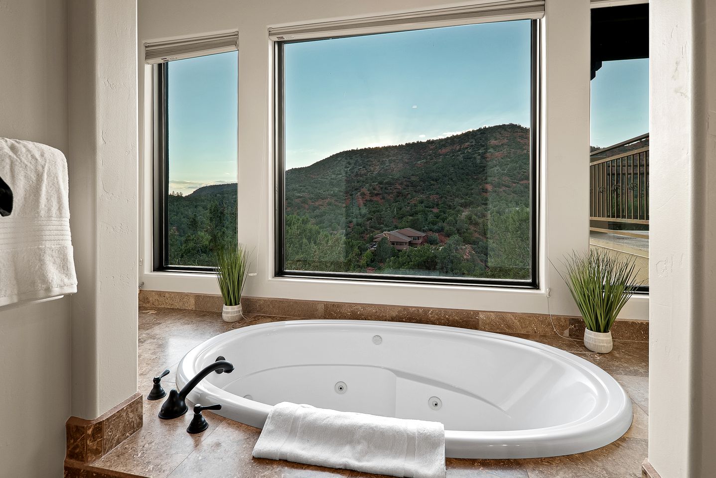 Beautiful Rental with Game Room, Hot-Tub and Views in Arizona