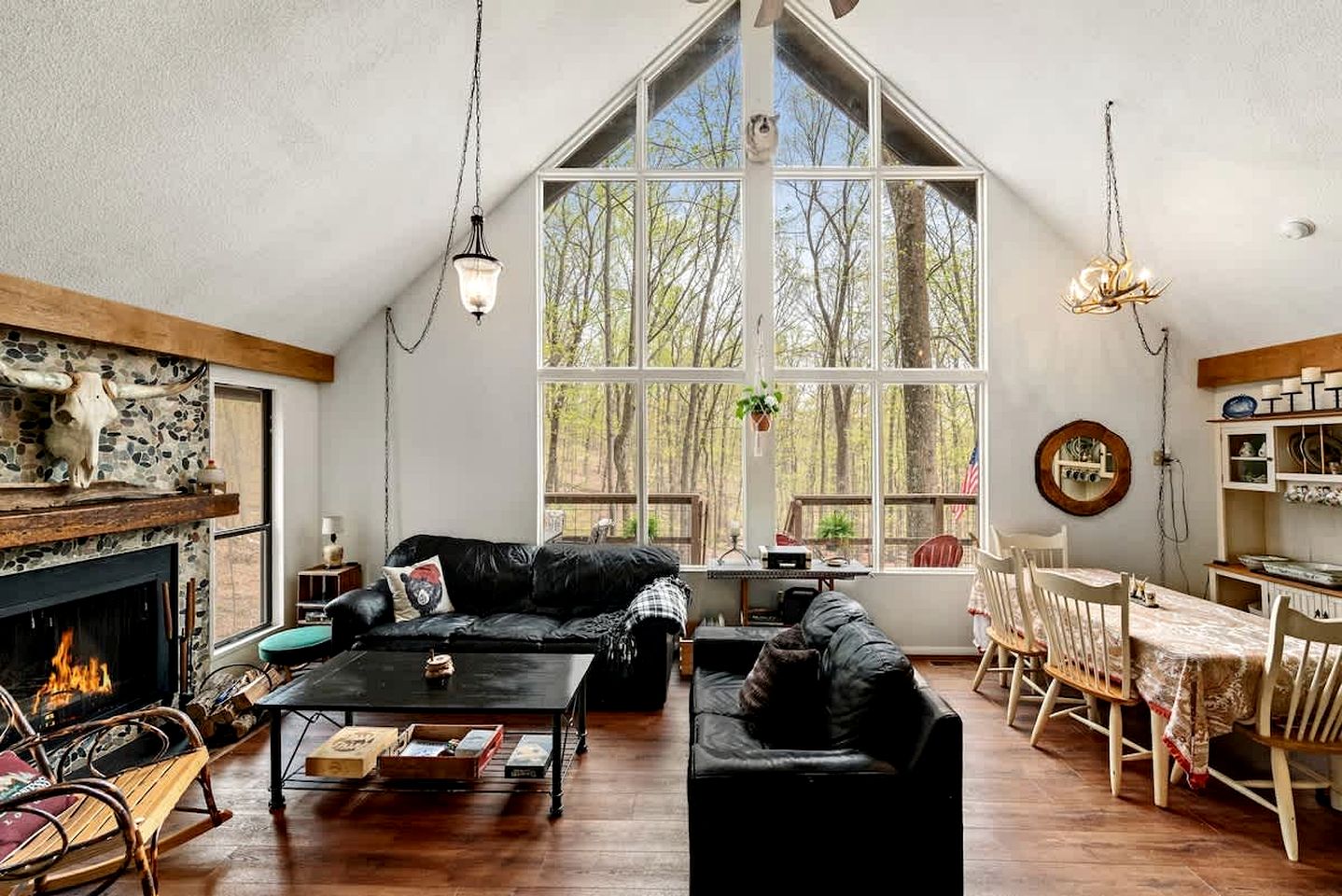 Rustic, Country Cabin with a Private Hot Tub and Sauna for the Ultimate Luxurious Glamping Experience, Hedgesville, WV