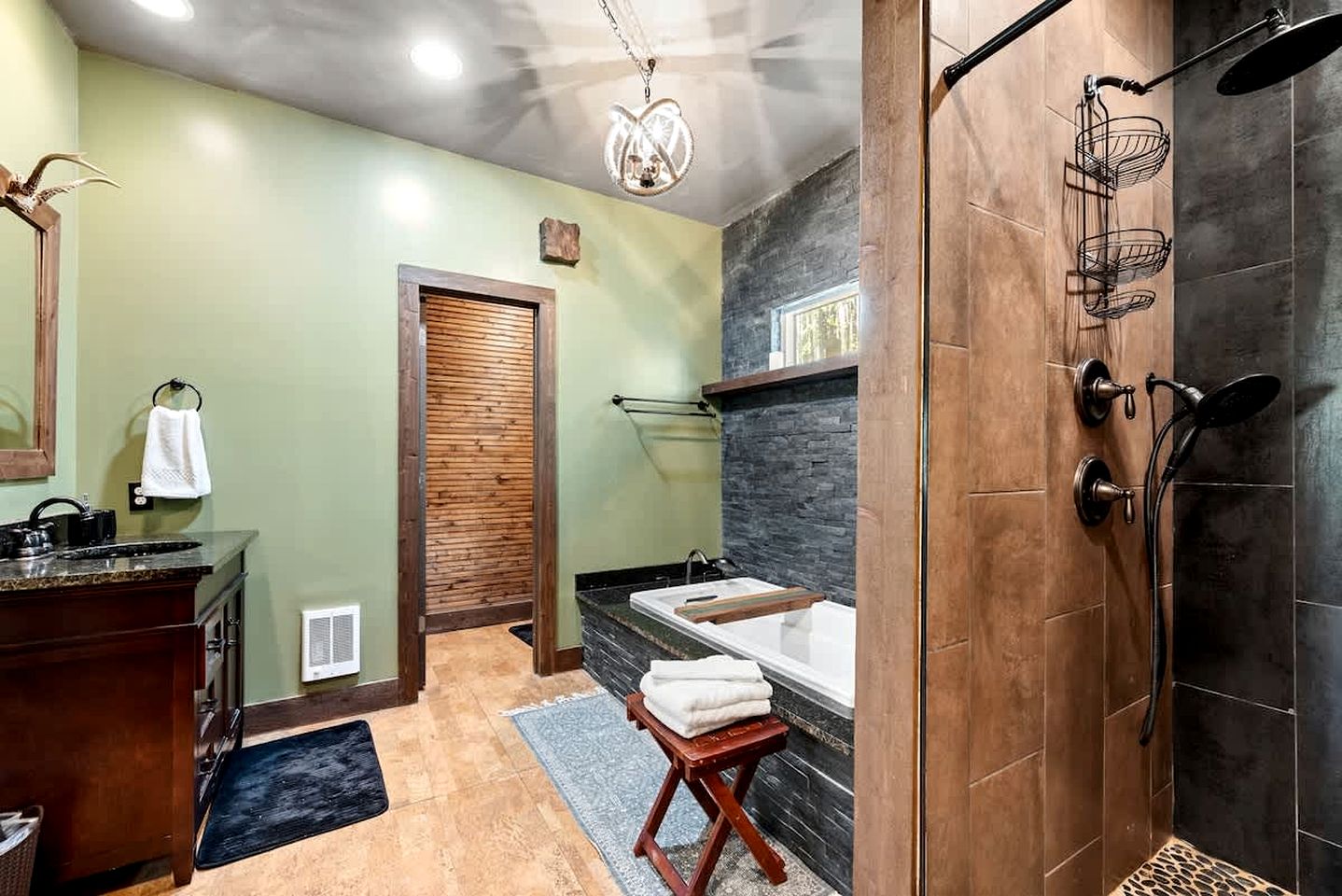 Rustic, Country Cabin with a Private Hot Tub and Sauna for the Ultimate Luxurious Glamping Experience, Hedgesville, WV