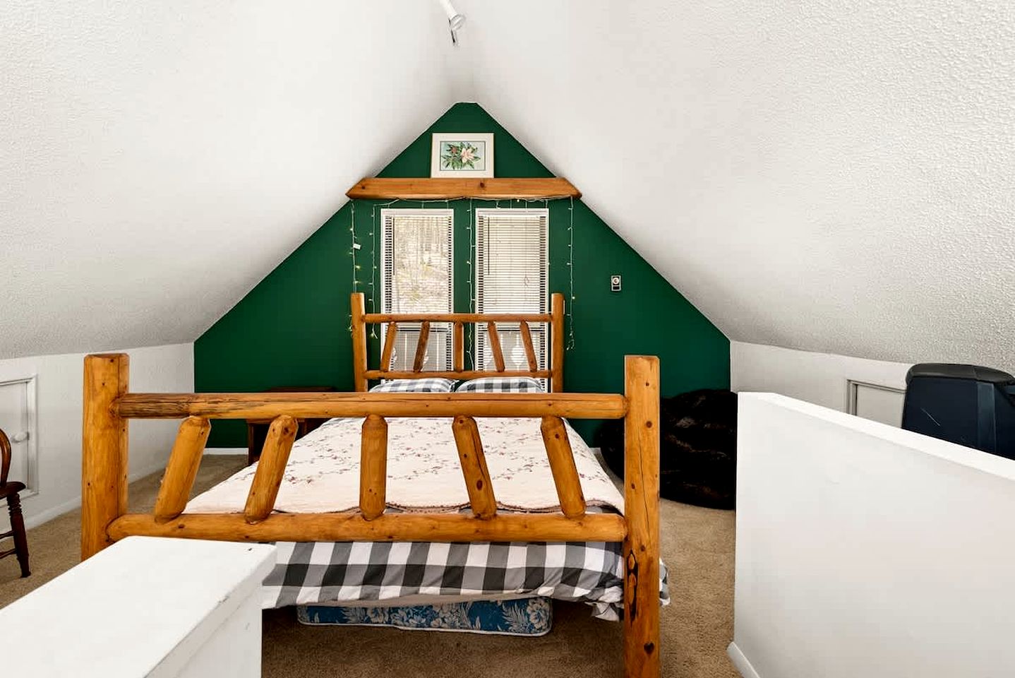 Rustic, Country Cabin with a Private Hot Tub and Sauna for the Ultimate Luxurious Glamping Experience, Hedgesville, WV
