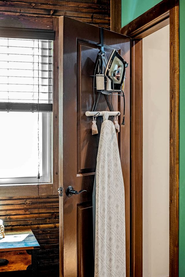 Rustic, Country Cabin with a Private Hot Tub and Sauna for the Ultimate Luxurious Glamping Experience, Hedgesville, WV