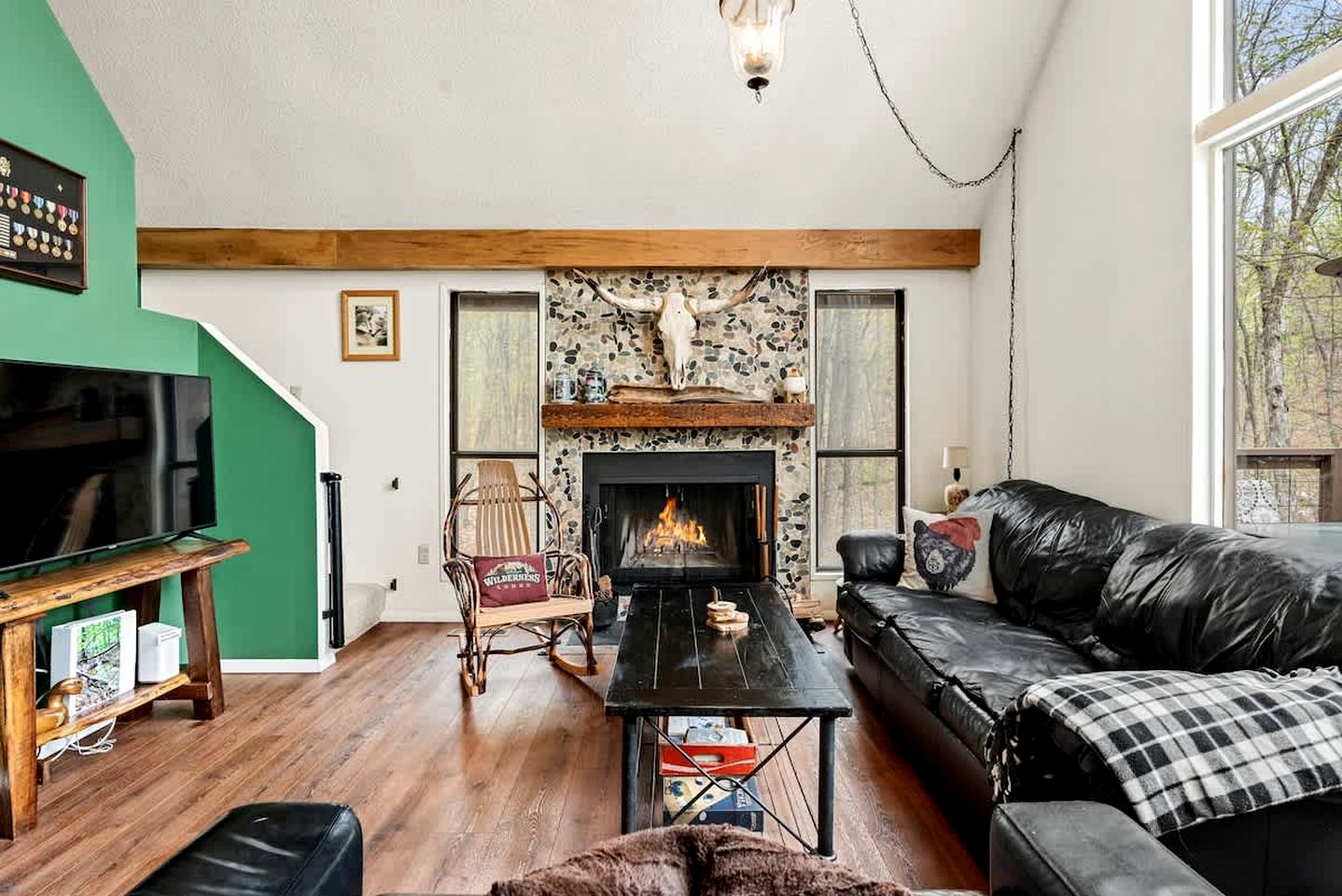 Rustic, Country Cabin with a Private Hot Tub and Sauna for the Ultimate Luxurious Glamping Experience, Hedgesville, WV
