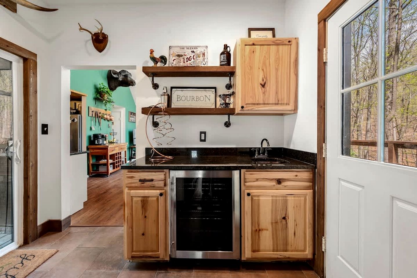 Rustic, Country Cabin with a Private Hot Tub and Sauna for the Ultimate Luxurious Glamping Experience, Hedgesville, WV