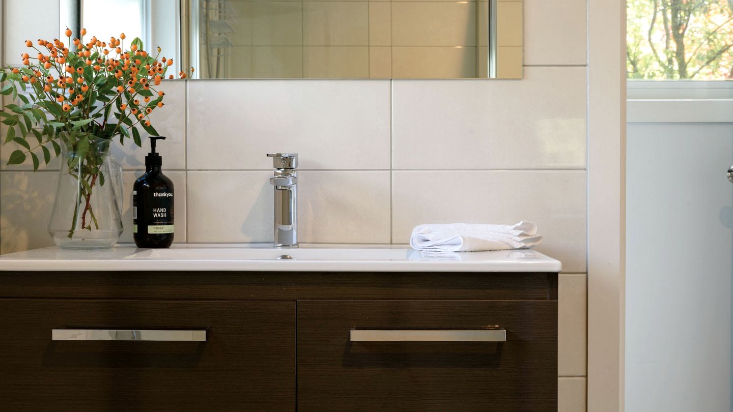 Lovely Cozy Cottage with Equipped Deck in Australia