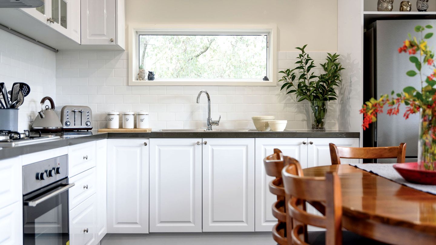 Lovely Cozy Cottage with Equipped Deck in Australia