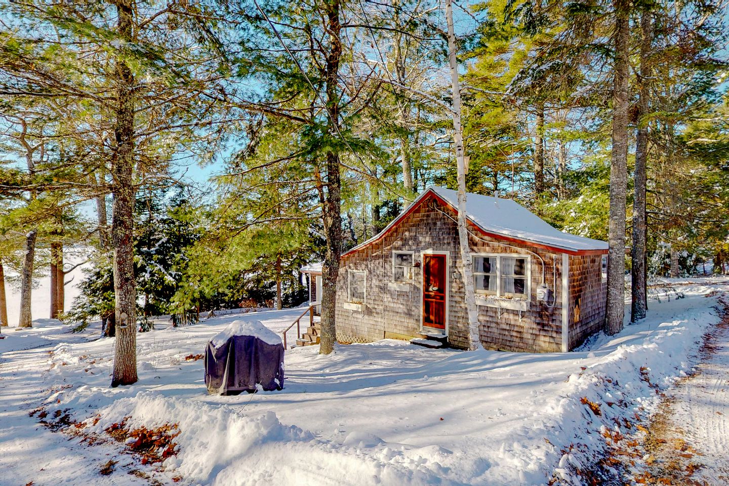 Romantic Getaway Bangor, Maine Glamping Hub