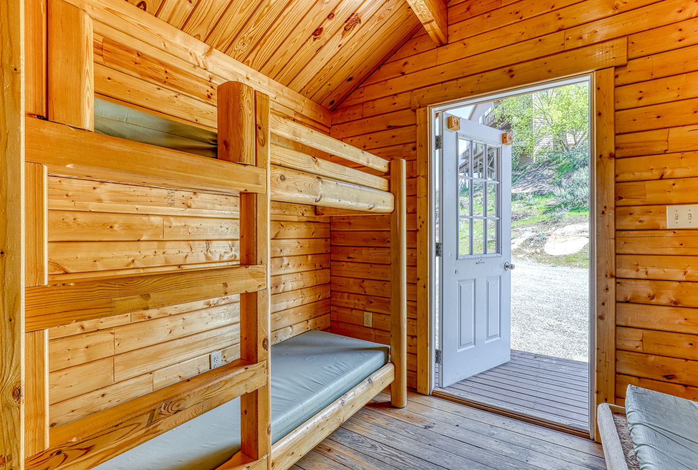 Cabin Electric City, Washington Glamping Hub