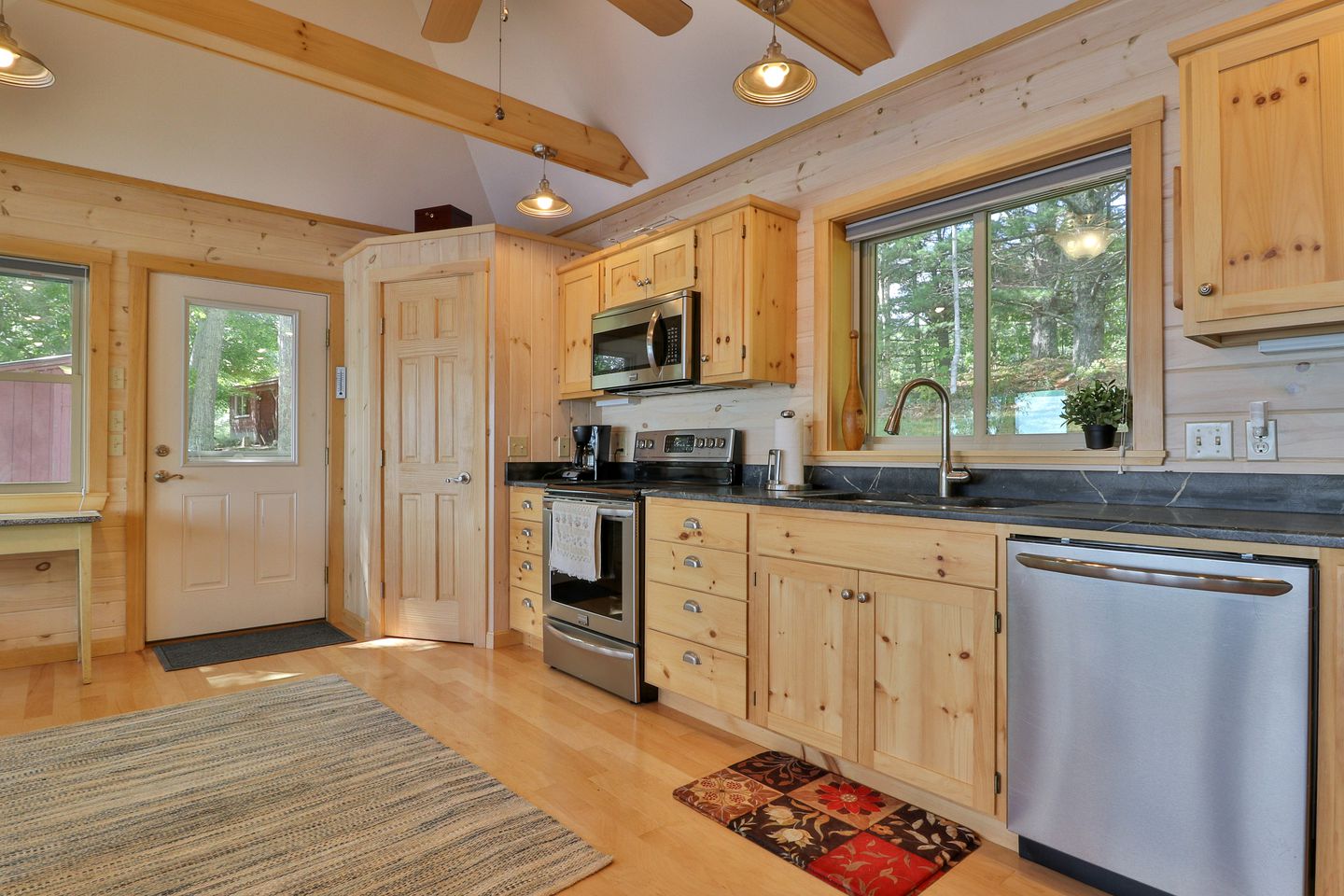 Waterfront Vacation Rental in Bowdoinham, Maine