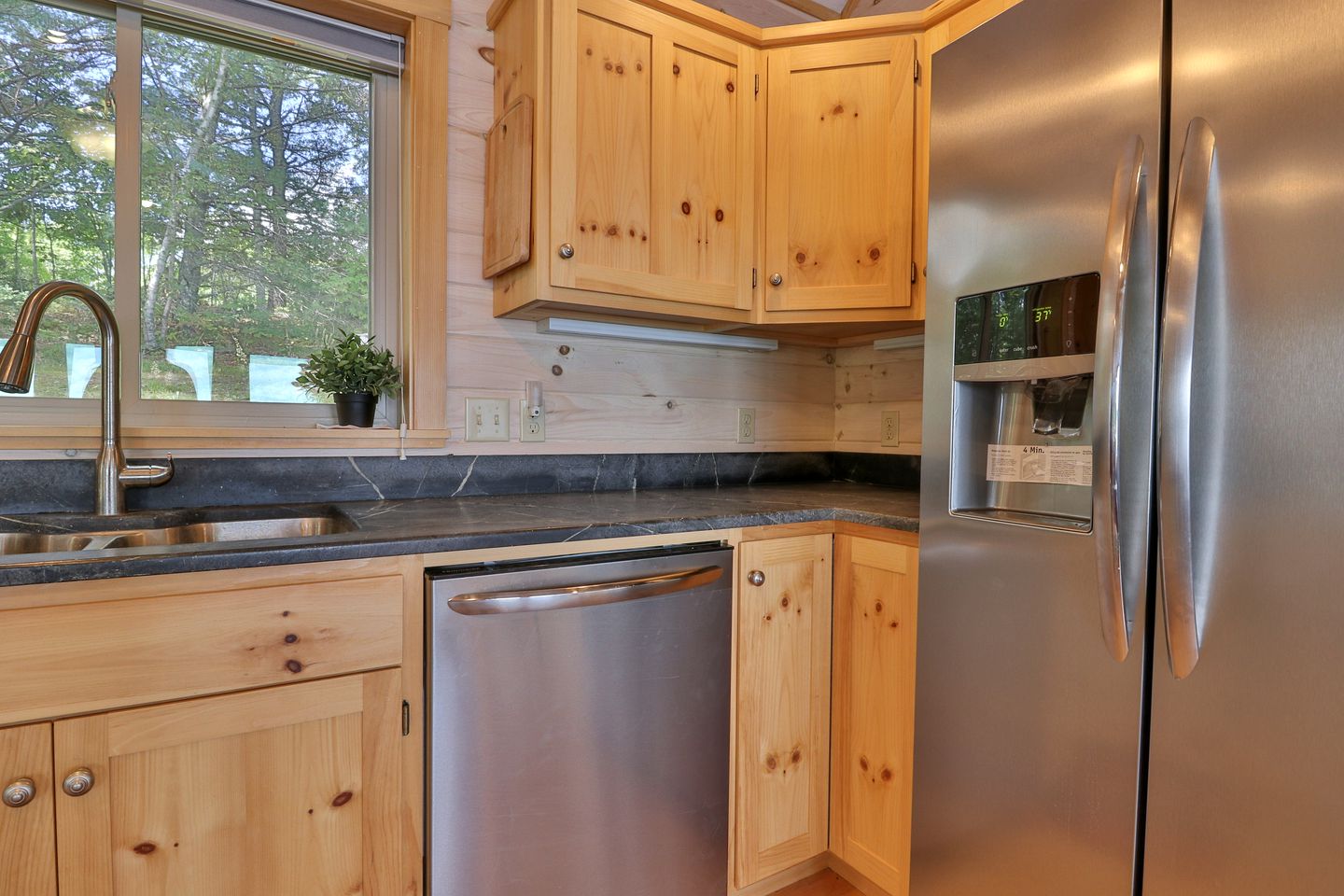 Waterfront Vacation Rental in Bowdoinham, Maine