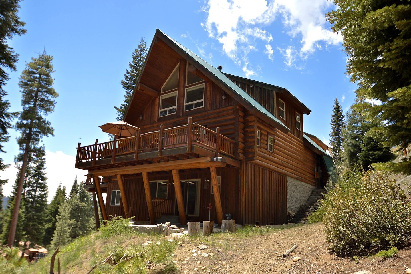 Luxury Log Cabin near Lakeshore, California