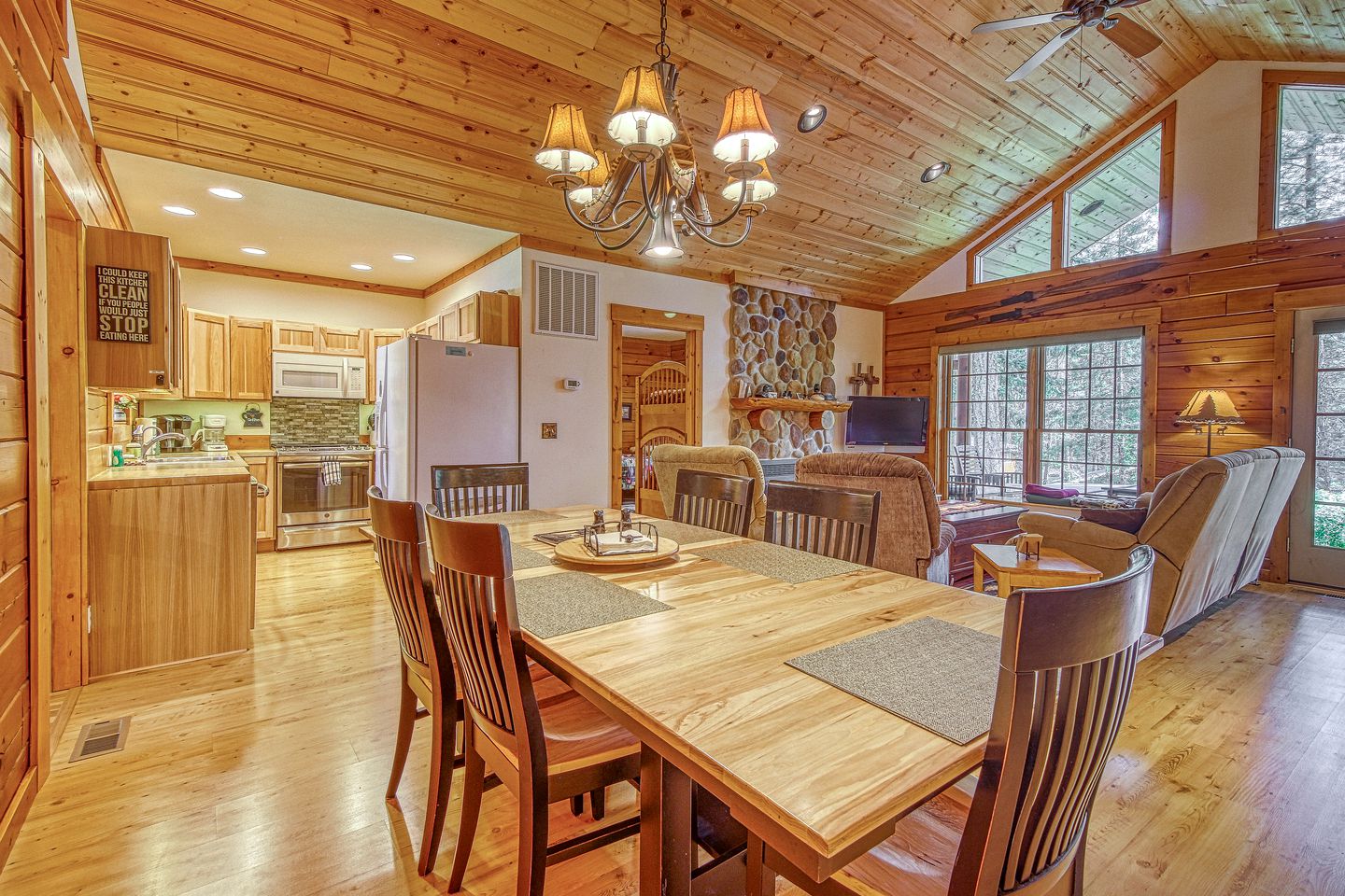 Riverside Cabin with a Hot Tub Leavenworth, Washington