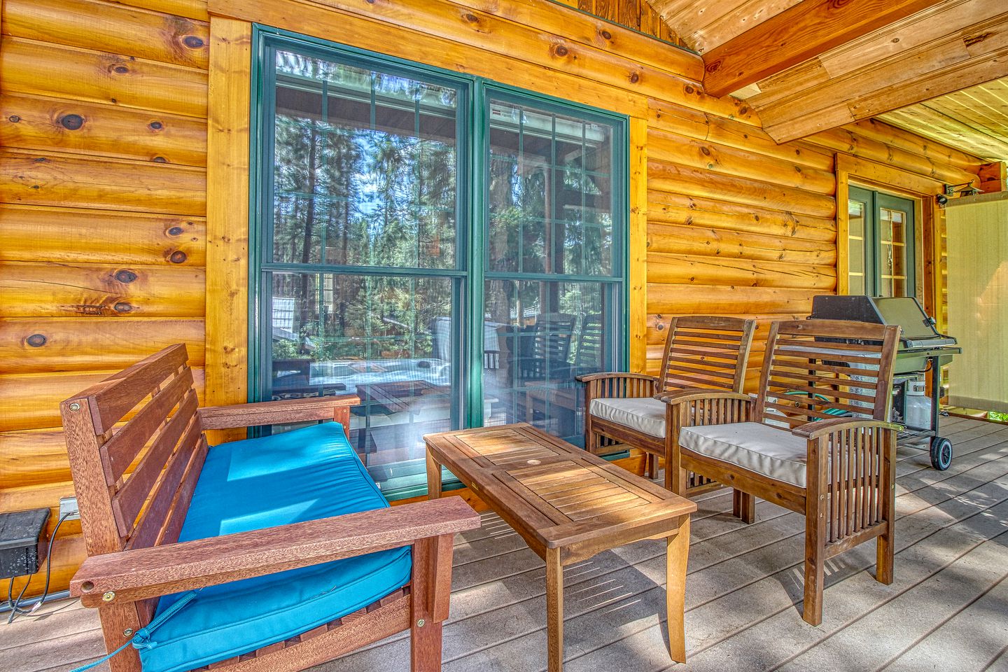 Riverside Cabin with a Hot Tub Leavenworth, Washington