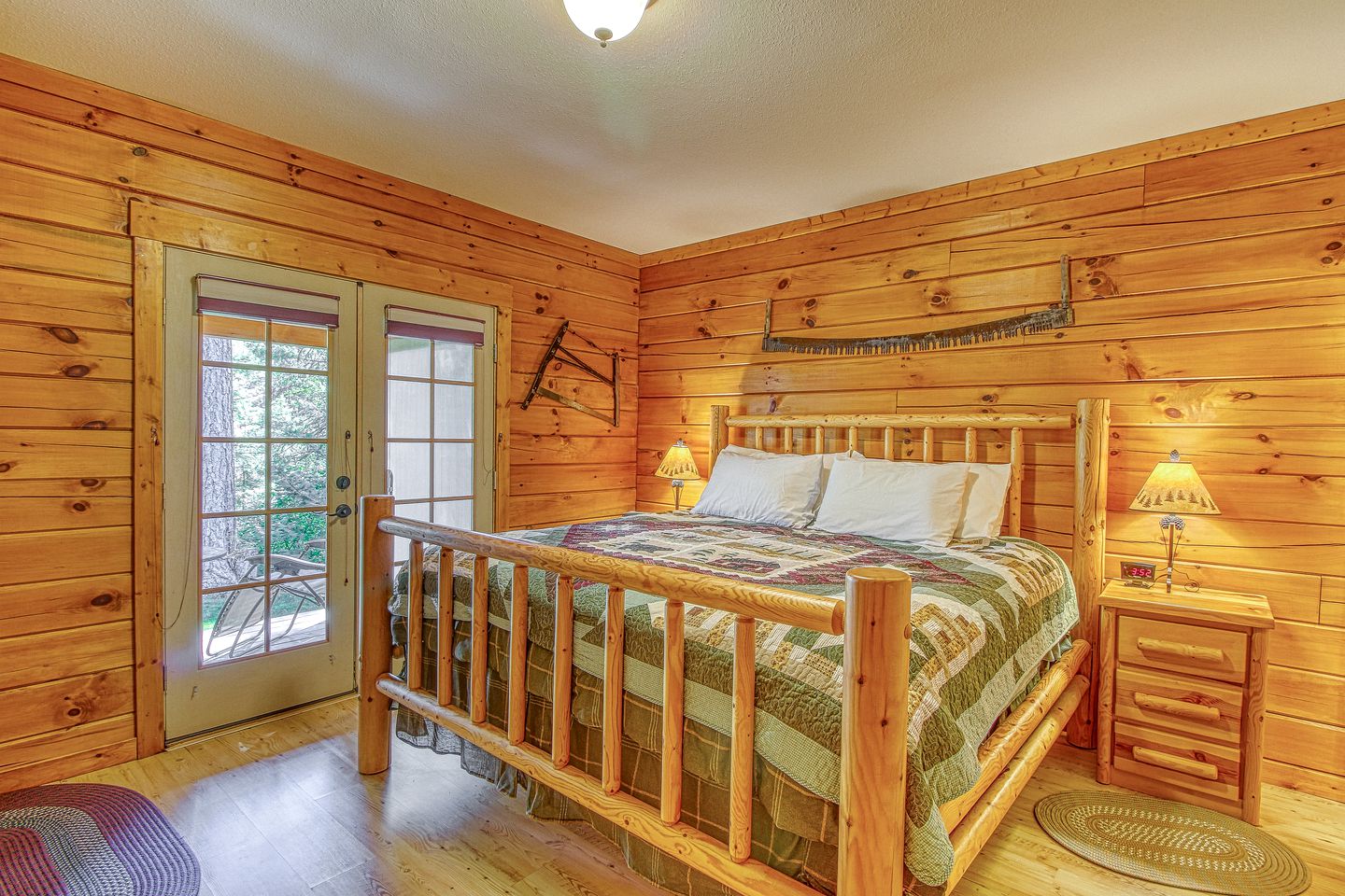 Riverside Cabin with a Hot Tub Leavenworth, Washington