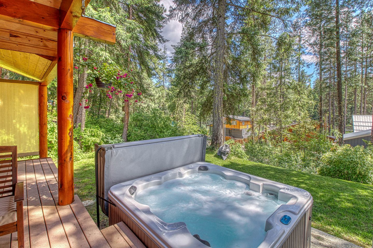 Riverside Cabin with a Hot Tub Leavenworth, Washington