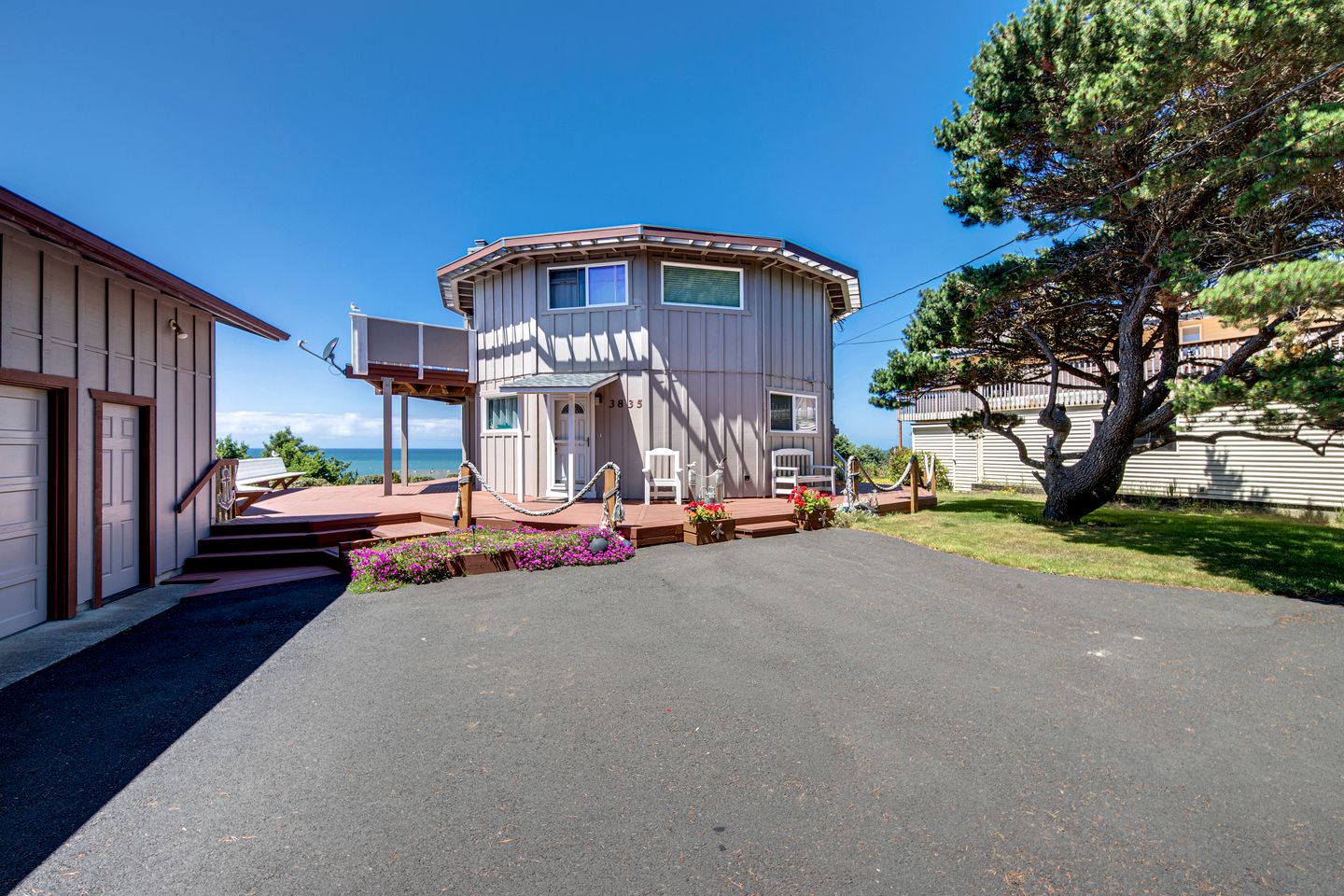 Cabin Depoe Bay, Oregon Glamping Hub