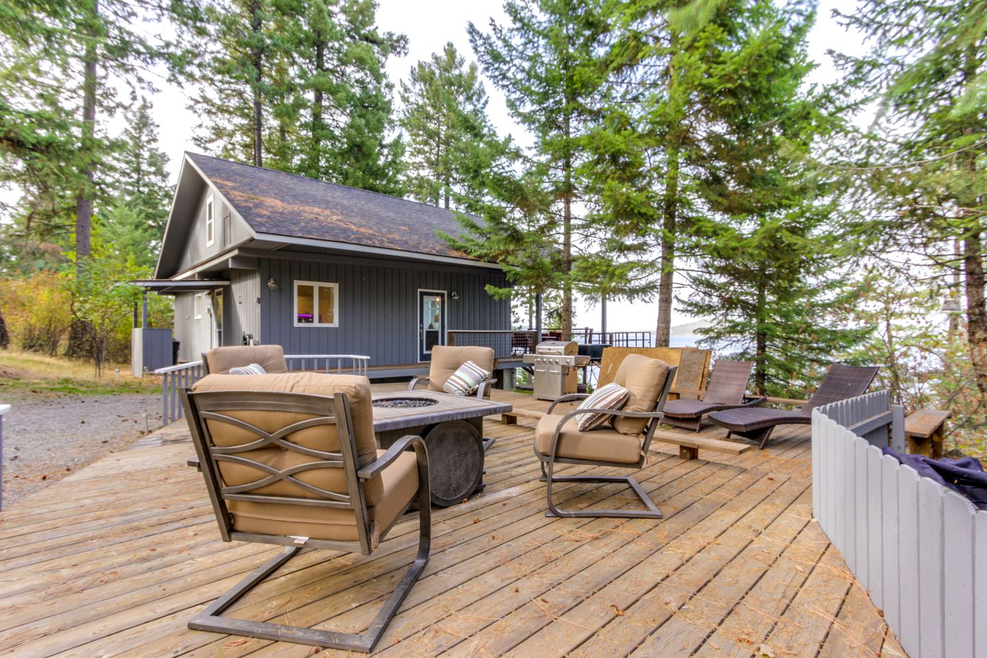 Lakefront Cottage Rental in Harrison, Idaho