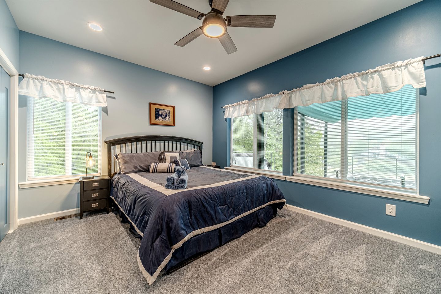 Incredible Luxurious Vacation Rental with Golf Course Views, Hot Tub, Sauna, and Games for an Unforgettable Escape in Helen, Georgia