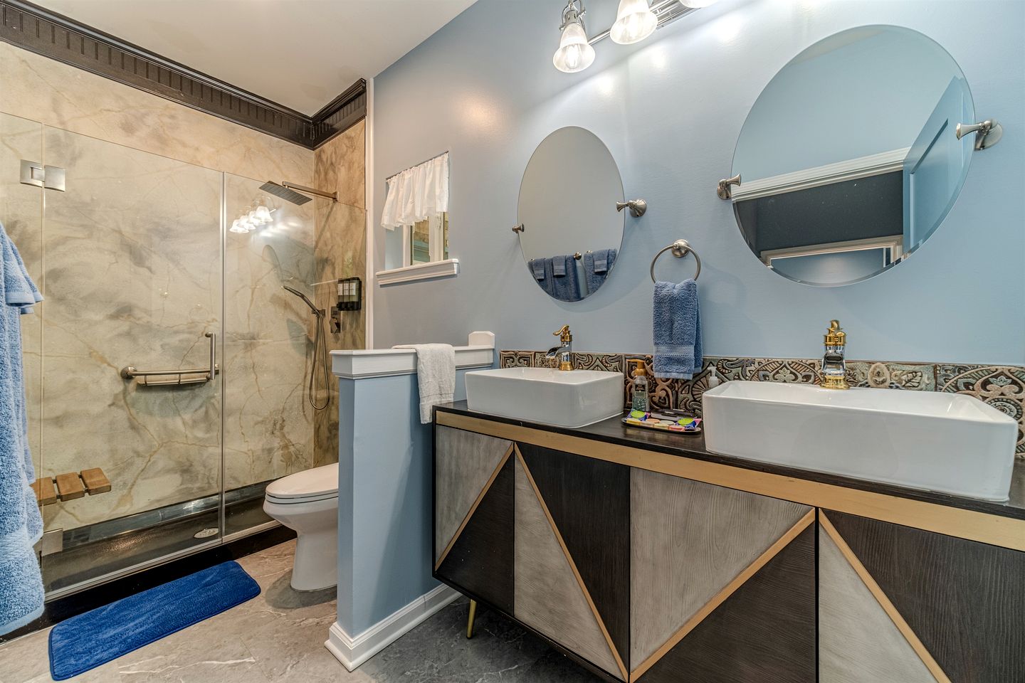 Incredible Luxurious Vacation Rental with Golf Course Views, Hot Tub, Sauna, and Games for an Unforgettable Escape in Helen, Georgia