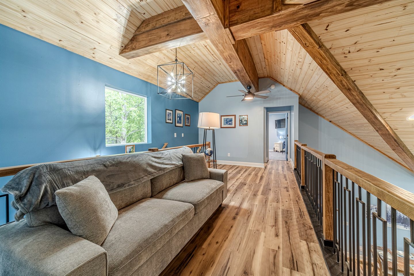 Incredible Luxurious Vacation Rental with Golf Course Views, Hot Tub, Sauna, and Games for an Unforgettable Escape in Helen, Georgia