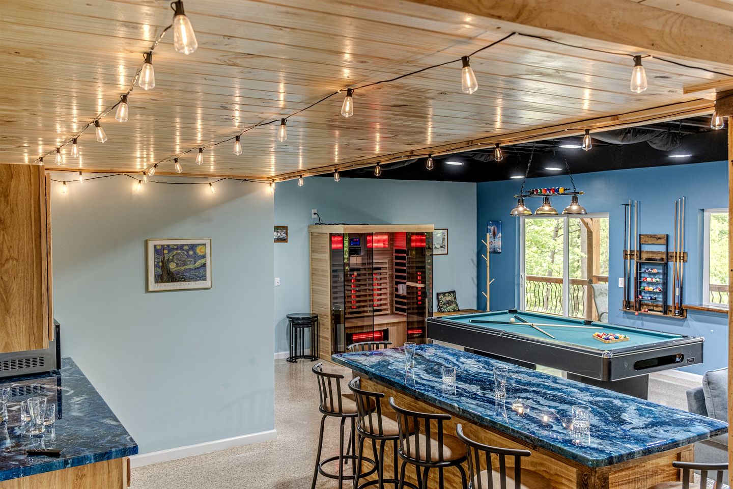 Incredible Luxurious Vacation Rental with Golf Course Views, Hot Tub, Sauna, and Games for an Unforgettable Escape in Helen, Georgia