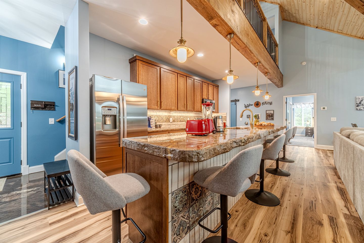 Incredible Luxurious Vacation Rental with Golf Course Views, Hot Tub, Sauna, and Games for an Unforgettable Escape in Helen, Georgia