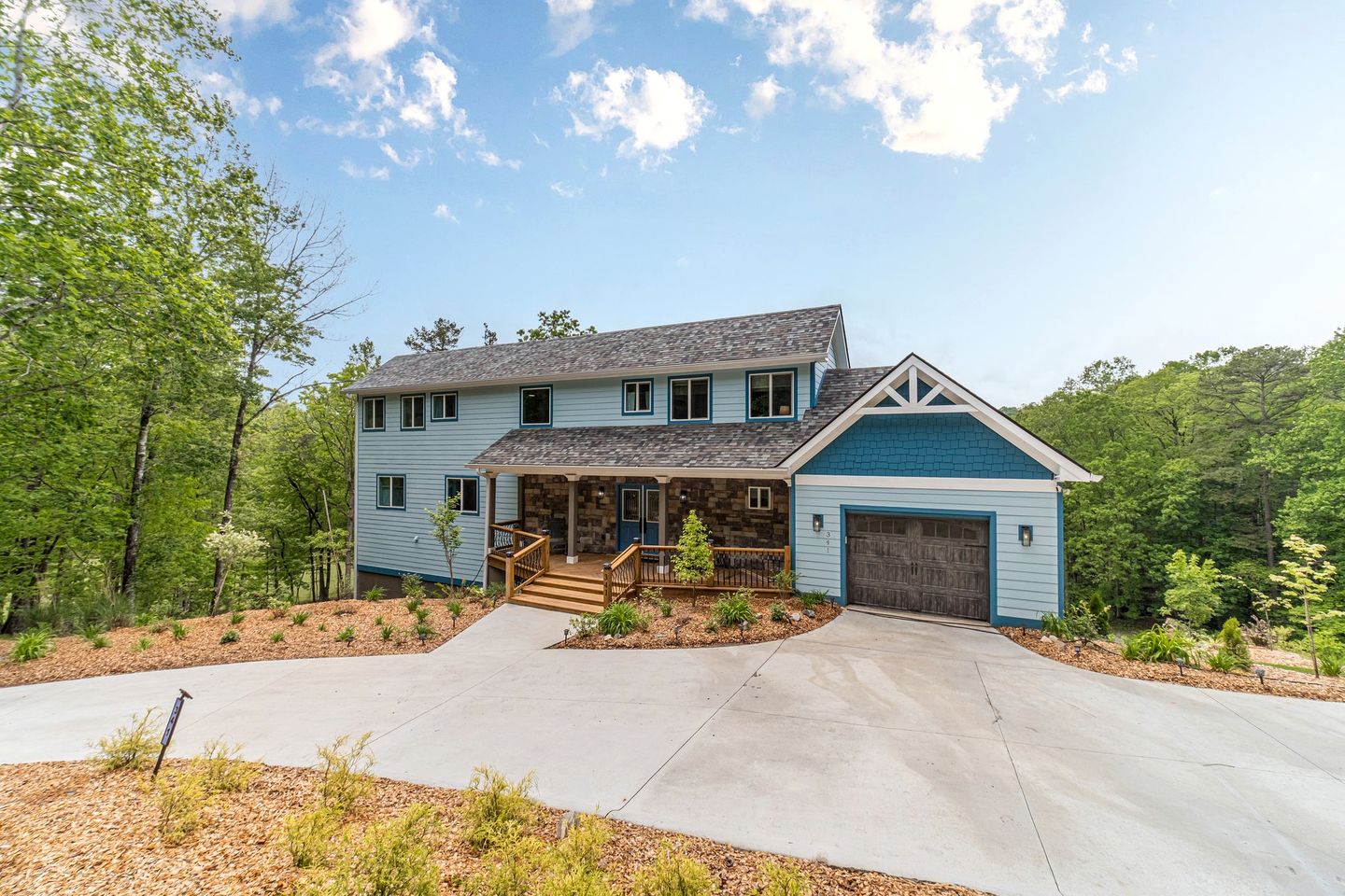 Incredible Luxurious Vacation Rental with Golf Course Views, Hot Tub, Sauna, and Games for an Unforgettable Escape in Helen, Georgia