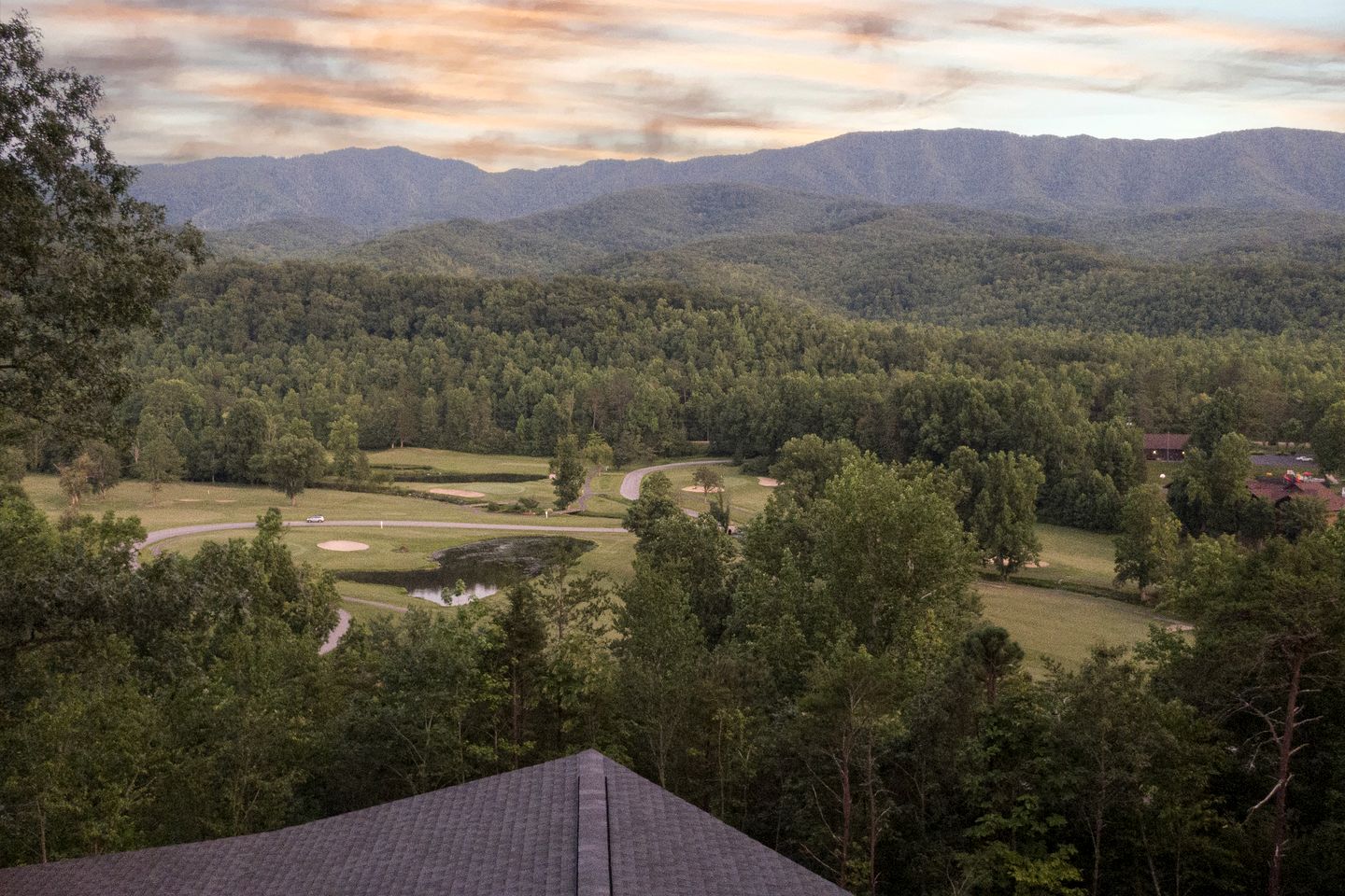 Luxury Cabin with Hot Tub, Movie Theater, Game Room, and Stunning Golf Course Views in Gatlinburg, Tennessee