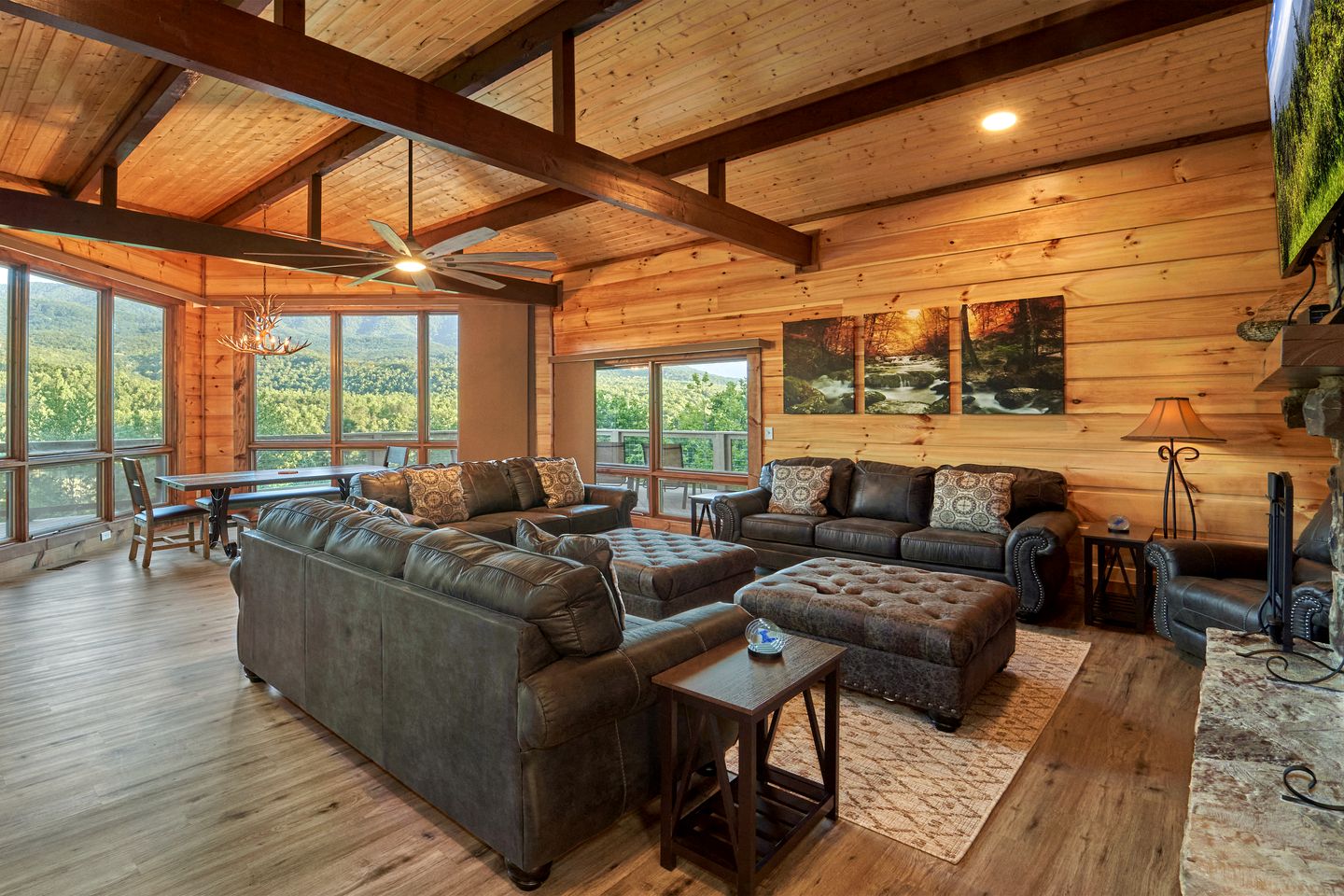 Luxury Cabin with Hot Tub, Movie Theater, Game Room, and Stunning Golf Course Views in Gatlinburg, Tennessee