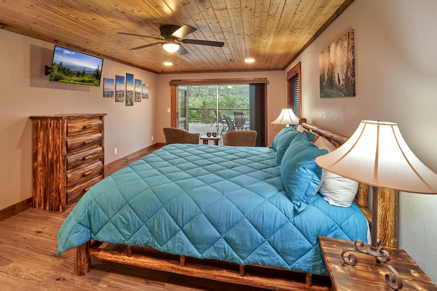 Luxury Cabin with Hot Tub, Movie Theater, Game Room, and Stunning Golf Course Views in Gatlinburg, Tennessee