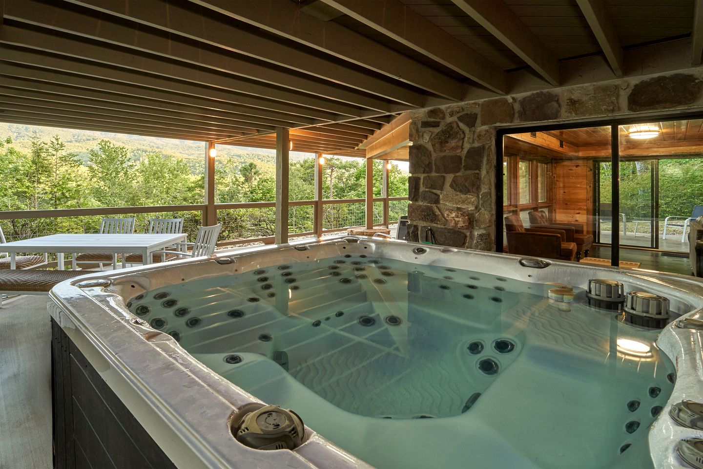 Luxury Cabin with Hot Tub, Movie Theater, Game Room, and Stunning Golf Course Views in Gatlinburg, Tennessee