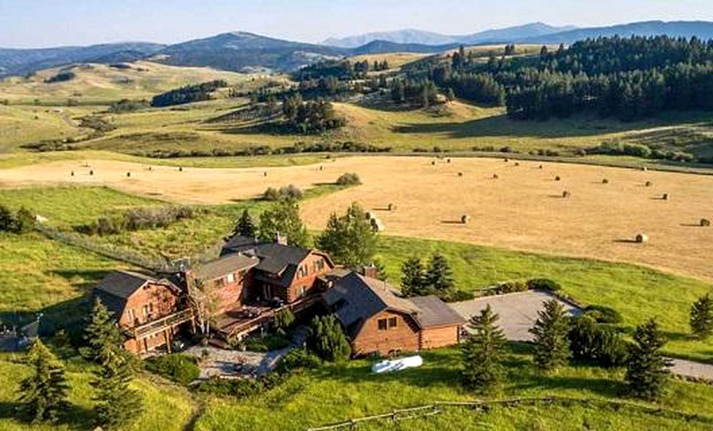 Family Vacation Rental at a Wolf Sanctuary in the Absaroka Mountains, Montana