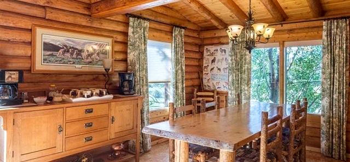 Family Vacation Rental at a Wolf Sanctuary in the Absaroka Mountains, Montana