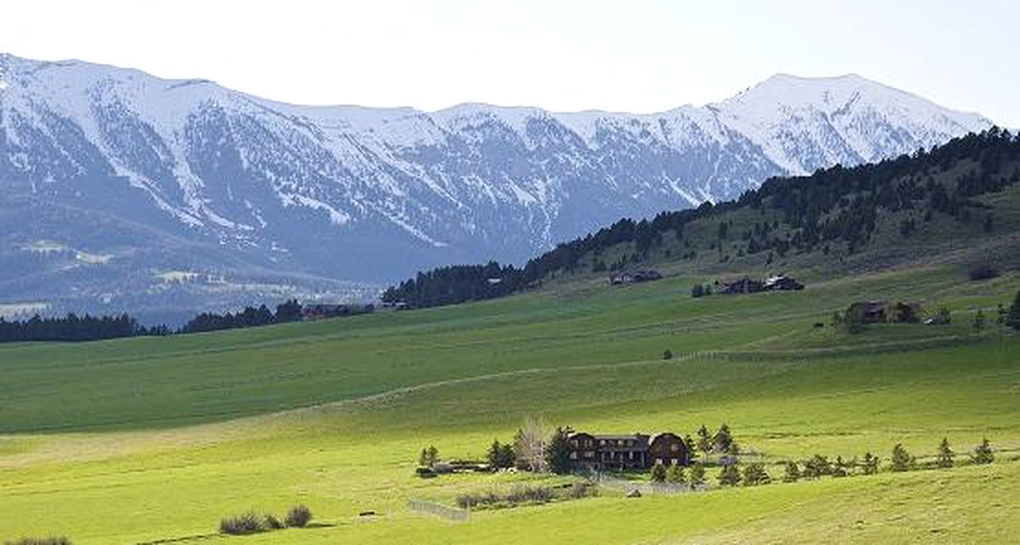 Family Vacation Rental at a Wolf Sanctuary in the Absaroka Mountains, Montana