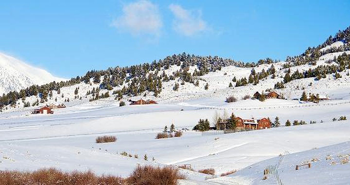 Family Vacation Rental at a Wolf Sanctuary in the Absaroka Mountains, Montana