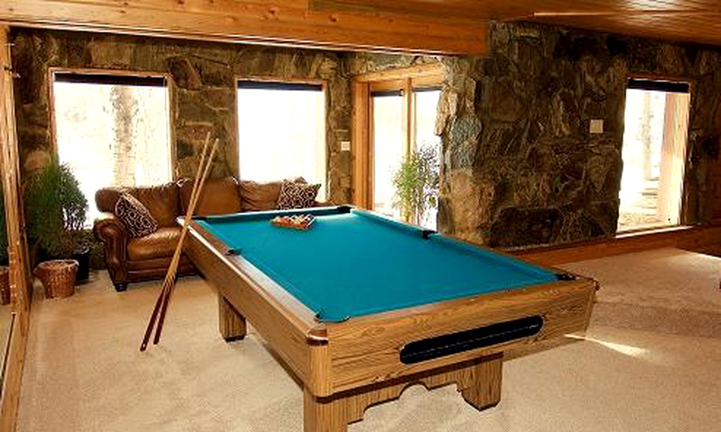 Family Vacation Rental at a Wolf Sanctuary in the Absaroka Mountains, Montana